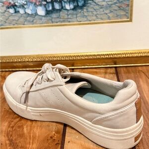 Women's Cream Sneakers